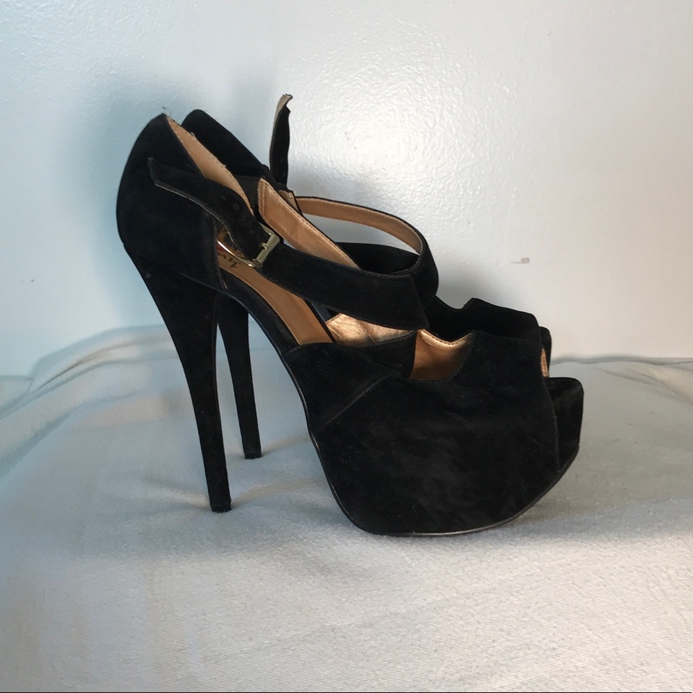 Lui Chimy Black Faux Suede Platform Heels